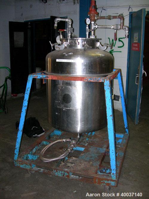 Used Used: Javo N.V. Alkmaar pressure tank, 100 gallon, stainless steel, vertical. 30" diameter x 30" straight side, dished top and bottom. Internal rated 50 psi at 300 degf.. 15" top manway with cov...