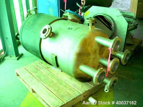 Used Used: Acme Industrial Pressure atnk, 130 gallon, stainless steel, vertical. 28" diameter x 48" straight side, dished top and bottom. Internal rated fv and 60 psi at 350 deg.f.. Openings top (5)3...