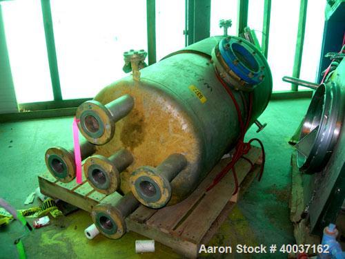 Used Used: Acme Industrial Pressure atnk, 130 gallon, stainless steel, vertical. 28" diameter x 48" straight side, dished top and bottom. Internal rated fv and 60 psi at 350 deg.f.. Openings top (5)3...