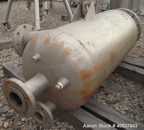 Used Acme Industrial Pressure Tank, 44 gallon, stainless steel, vertical. Approximately 18" diameter x 36" straight side. Dished top, flat bolt on bottom. Internal rated 150/fv at 325 deg F. Openings...