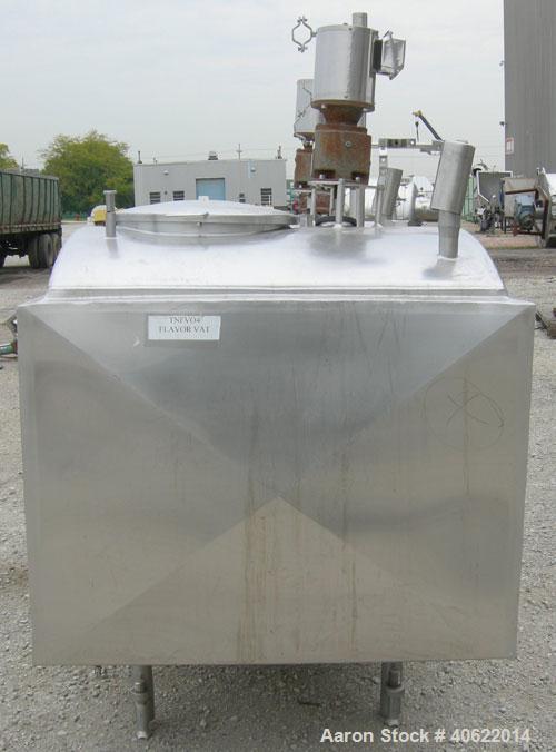 Used Flavor tank, (2) compartment, approximate 250 gallon each, 304 stainless steel.  41" long x 41" wide x approx 34" deep.  U shaped top and bottom.  3/4" diameter shaft with 2 blade bottom sweep a...