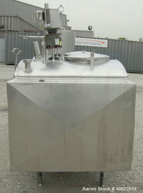 Used Flavor tank, (2) compartment, approximate 250 gallon each, 304 stainless steel.  41" long x 41" wide x approx 34" deep.  U shaped top and bottom.  3/4" diameter shaft with 2 blade bottom sweep a...