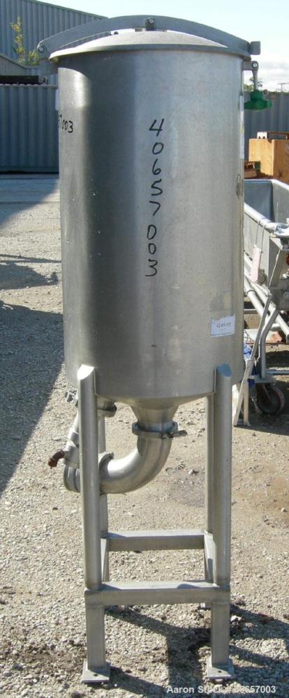 Used Semi-Bulk Systems tank, 45 gallon, 316 stainless steel, vertical. 20" diameter x 34" straight side, dished top cover, coned bottom. 4" center bottom outlet. Mounted on 4 stainless steel legs.
