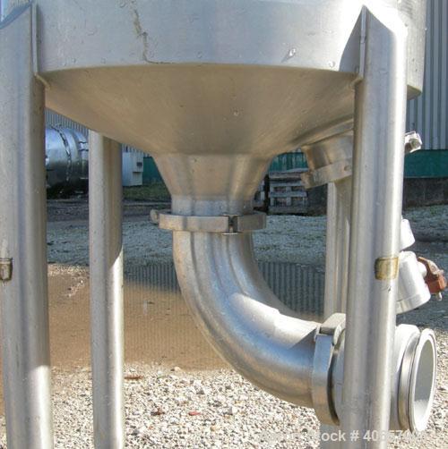 Used Semi-Bulk Systems tank, 45 gallon, 316 stainless steel, vertical. 20" diameter x 34" straight side, dished top cover, coned bottom. 4" center bottom outlet. Mounted on 4 stainless steel legs.