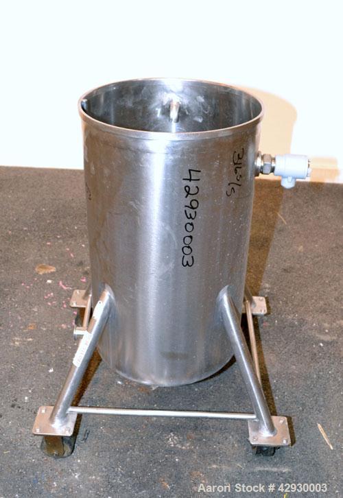 Used Tank, 30 Gallon, 316 Stainless Steel, Vertical. 17-1/2" Diameter x 30" straight side. Open top, no cover, sloped bottom. 1-1/2" Center bottom outlet. Mounted on 4 stainless steel legs with caste...