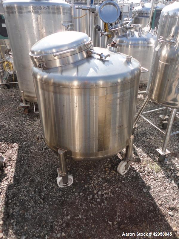 Used 120 gallon Walker receiver, 316 stainless steel stainless steel construction, 36" diameter x 24" straight side, dish top and bottom, rated 40 psi at 300 f internal, 18" manway, (2)1.5" top nozzl...