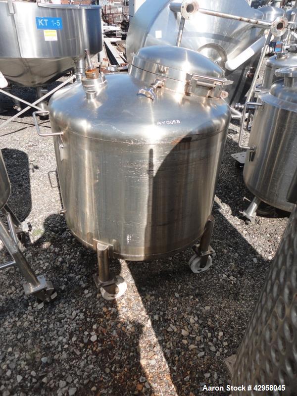 Used 120 gallon Walker receiver, 316 stainless steel stainless steel construction, 36" diameter x 24" straight side, dish top and bottom, rated 40 psi at 300 f internal, 18" manway, (2)1.5" top nozzl...