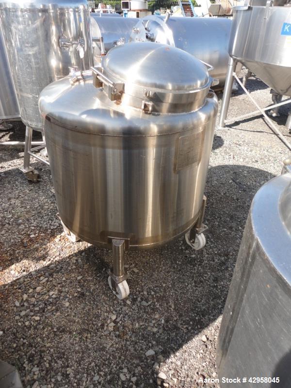 Used 120 gallon Walker receiver, 316 stainless steel stainless steel construction, 36" diameter x 24" straight side, dish top and bottom, rated 40 psi at 300 f internal, 18" manway, (2)1.5" top nozzl...
