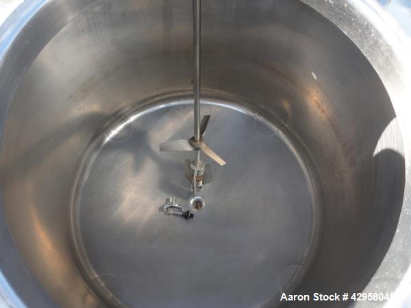 Used 120 gallon Walker receiver, 316 stainless steel stainless steel construction, 36" diameter x 24" straight side, dish top and bottom, rated 40 psi at 300 f internal, 18" manway, (2)1.5" top nozzl...