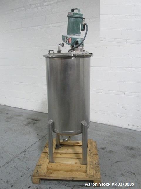 Used Flo Bin Mix Tank, 63 Gallon, Stainless Steel. Approximately 22" diameter x 36" straight side, open top with cover, dish bottom, 3 baffles, Lightnin clamp on agitator, model xd-87, .87 hp, 208-22...