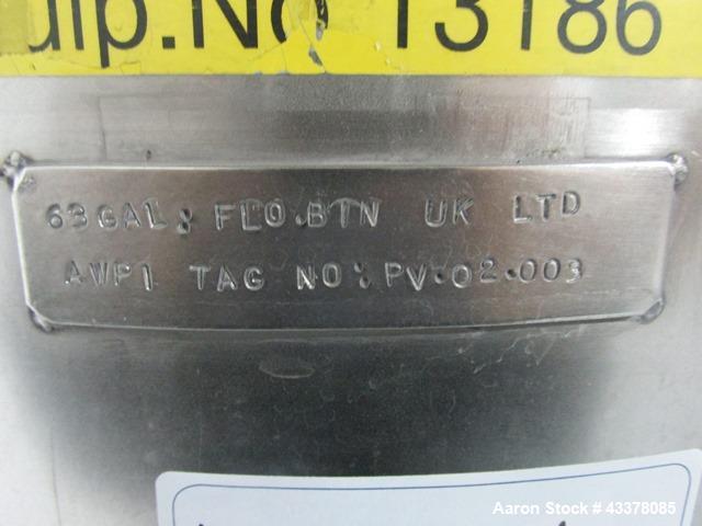 Used Flo Bin Mix Tank, 63 Gallon, Stainless Steel. Approximately 22" diameter x 36" straight side, open top with cover, dish bottom, 3 baffles, Lightnin clamp on agitator, model xd-87, .87 hp, 208-22...