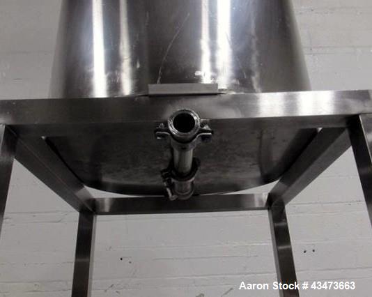 Used 75 gallon portable mix tank, stainless steel construction, 28" diameter x 30" straight side, open top, flat bottm, 1.5" center bottm outlet, on cart.