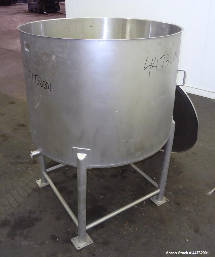 Used Tank, 125 Gallon, 304 Stainless Steel, Vertical. Approximately 38" diameter x 27" straight side. Flat open top with a 1 piece cover, sloped bottom. 1-1/2" Tri-clamp off center bottom outlet. Mou...