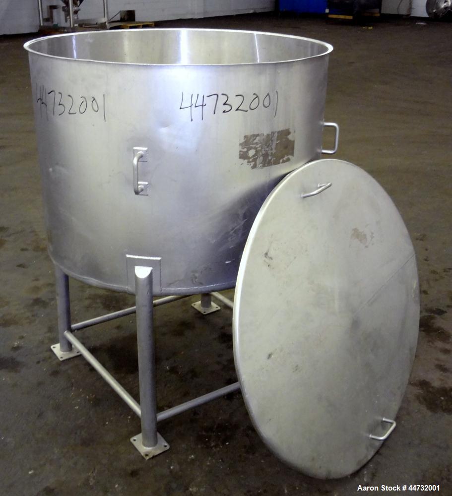 Used Tank, 125 Gallon, 304 Stainless Steel, Vertical. Approximately 38" diameter x 27" straight side. Flat open top with a 1 piece cover, sloped bottom. 1-1/2" Tri-clamp off center bottom outlet. Mou...