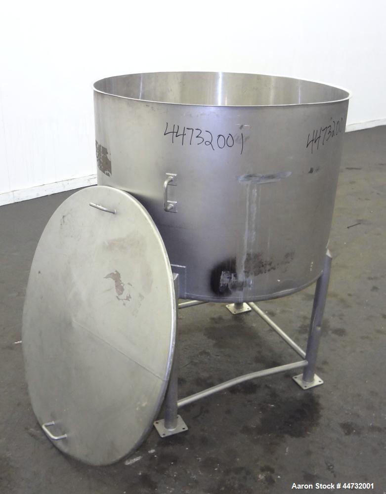 Used Tank, 125 Gallon, 304 Stainless Steel, Vertical. Approximately 38" diameter x 27" straight side. Flat open top with a 1 piece cover, sloped bottom. 1-1/2" Tri-clamp off center bottom outlet. Mou...