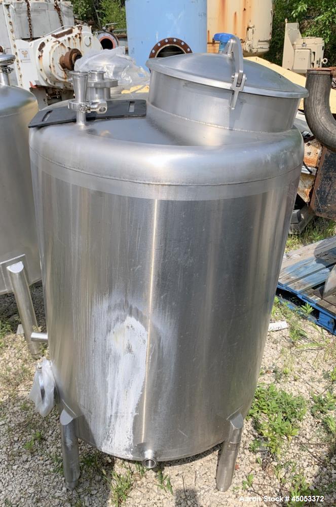 Used- Stainless Steel Tank, Approximate 135 Gallon, 304 Stainless Steel, Vertical. Approximate 33" diameter x 37" straight s...