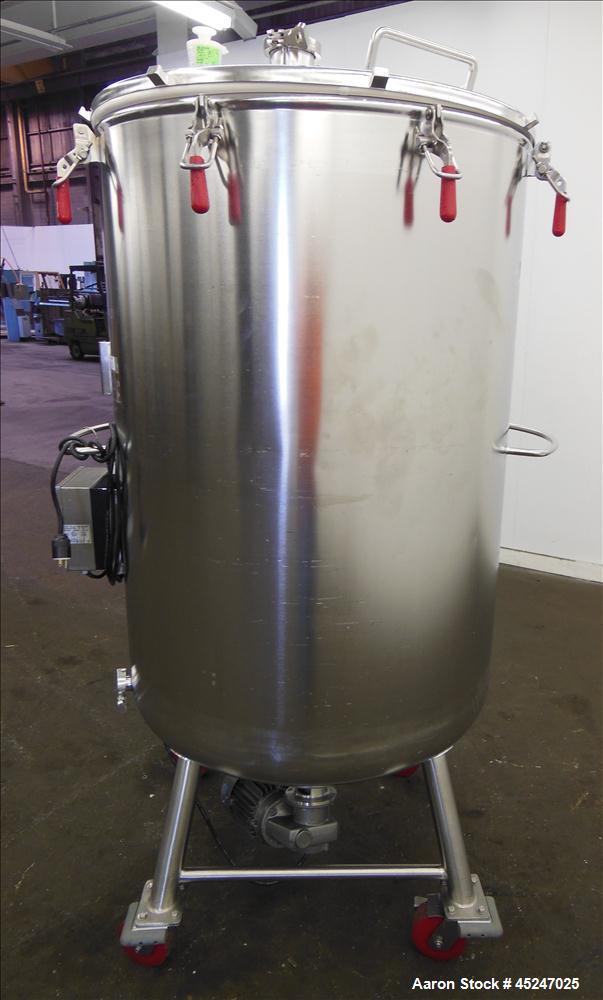 Used 225 Gallon Stainless Steel MW Bulling Metal Works Tank, Model MBI610H55