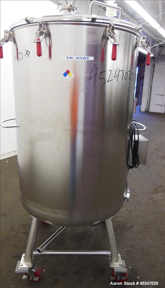 Used 225 Gallon Stainless Steel MW Bulling Metal Works Tank, Model MBI610H55