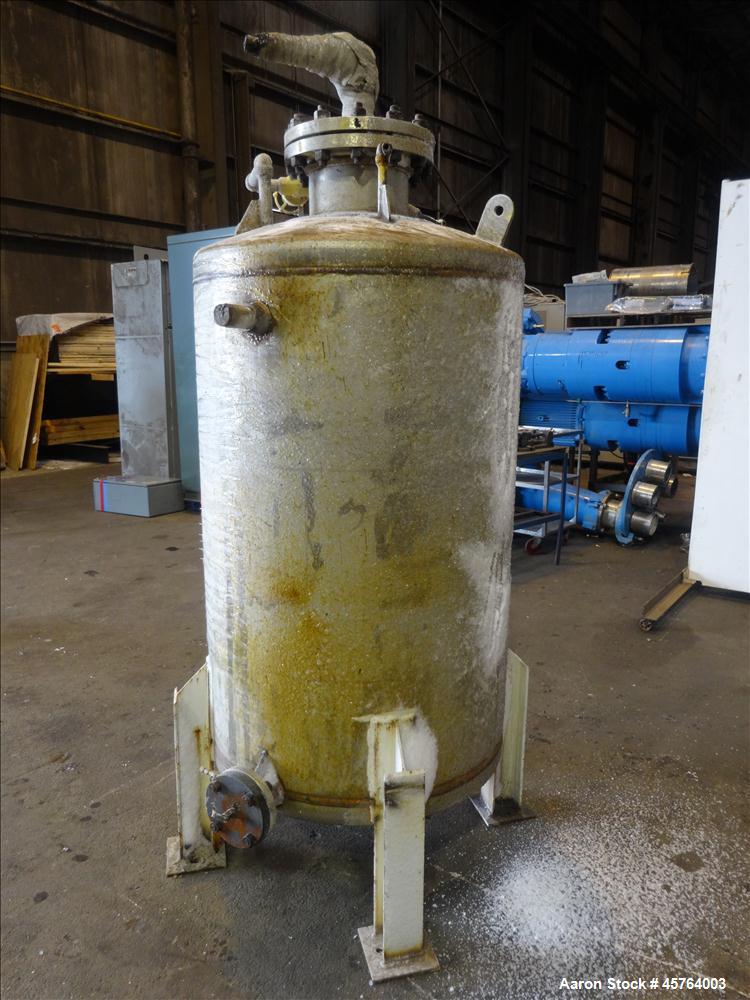 Used Tank, Approximately 230 Gallon, 304 Stainless Steel, Vertical.