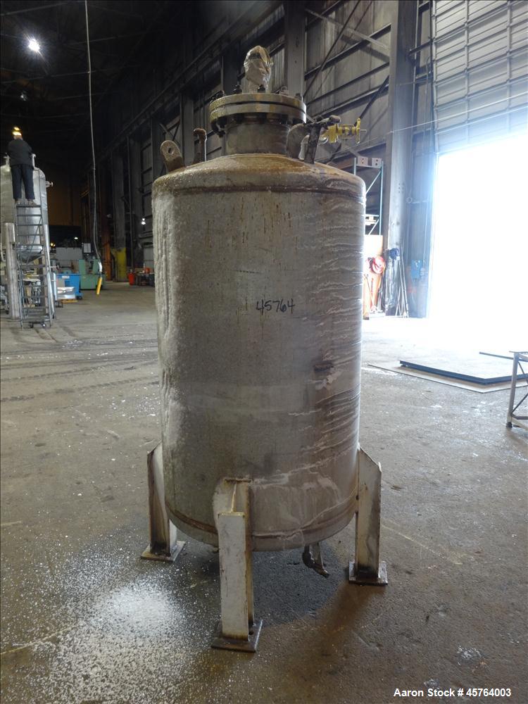 Used Tank, Approximately 230 Gallon, 304 Stainless Steel, Vertical.