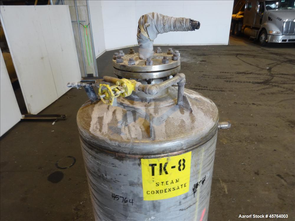 Used Tank, Approximately 230 Gallon, 304 Stainless Steel, Vertical.