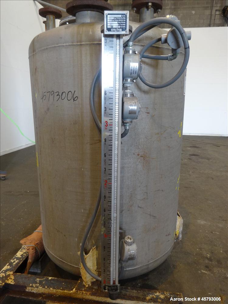 Used Tank, Approximately 400 Gallon, 304 Stainless Steel, Vertical.