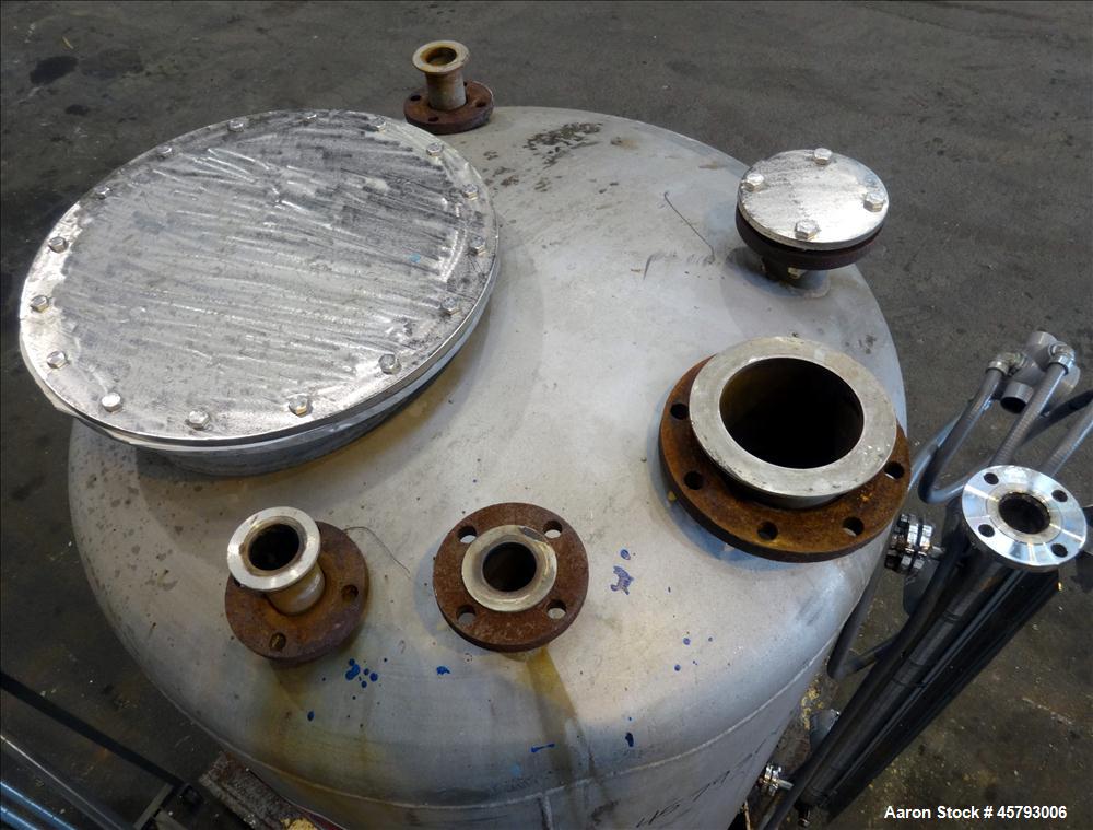 Used Tank, Approximately 400 Gallon, 304 Stainless Steel, Vertical.