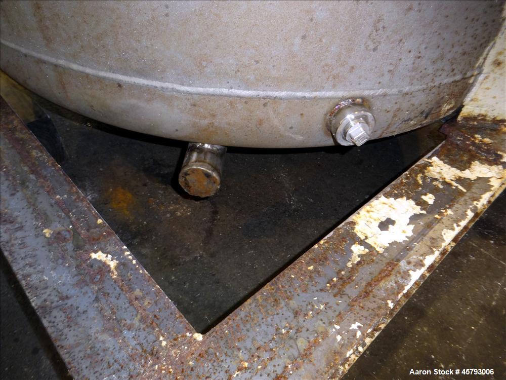 Used Tank, Approximately 400 Gallon, 304 Stainless Steel, Vertical.