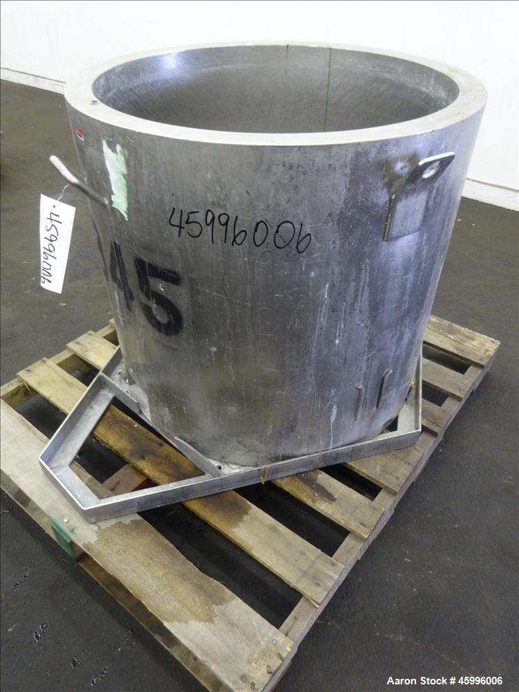 Used Tank, Approximate 60 Gallon, 304 Stainless Steel, Vertical.
