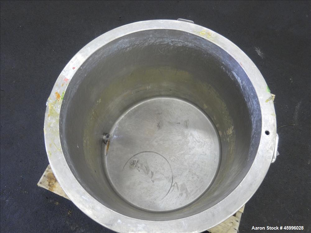 Used Tank, Approximate 60 Gallon, 304 Stainless Steel, Vertical.