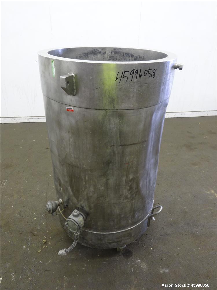 Used Tank, Approximate 60 Gallon, 304 Stainless Steel, Jacketed, Vertical.