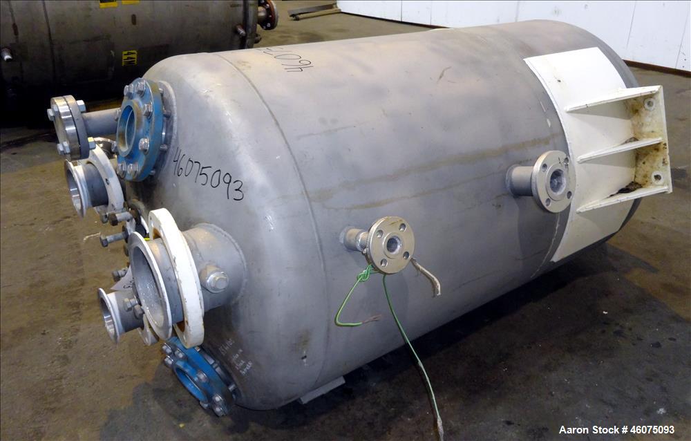 Used Tank, 225 Gallon, 304 Stainless Steel, Vertical. Approximate 36" diameter