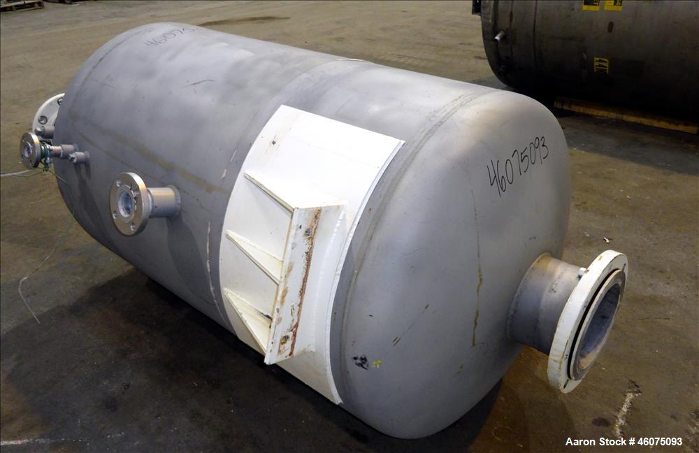 Used Tank, 225 Gallon, 304 Stainless Steel, Vertical. Approximate 36" diameter