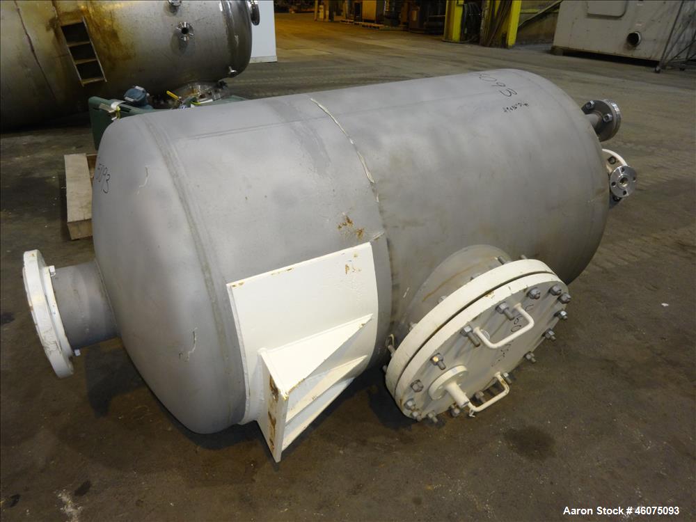 Used Tank, 225 Gallon, 304 Stainless Steel, Vertical. Approximate 36" diameter