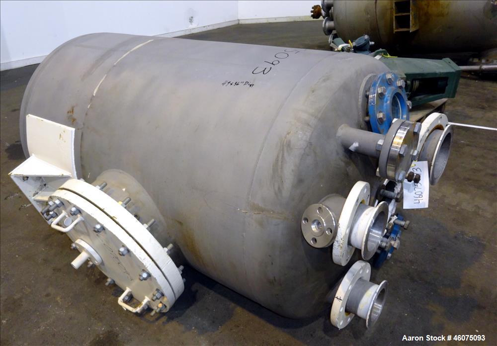 Used Tank, 225 Gallon, 304 Stainless Steel, Vertical. Approximate 36" diameter