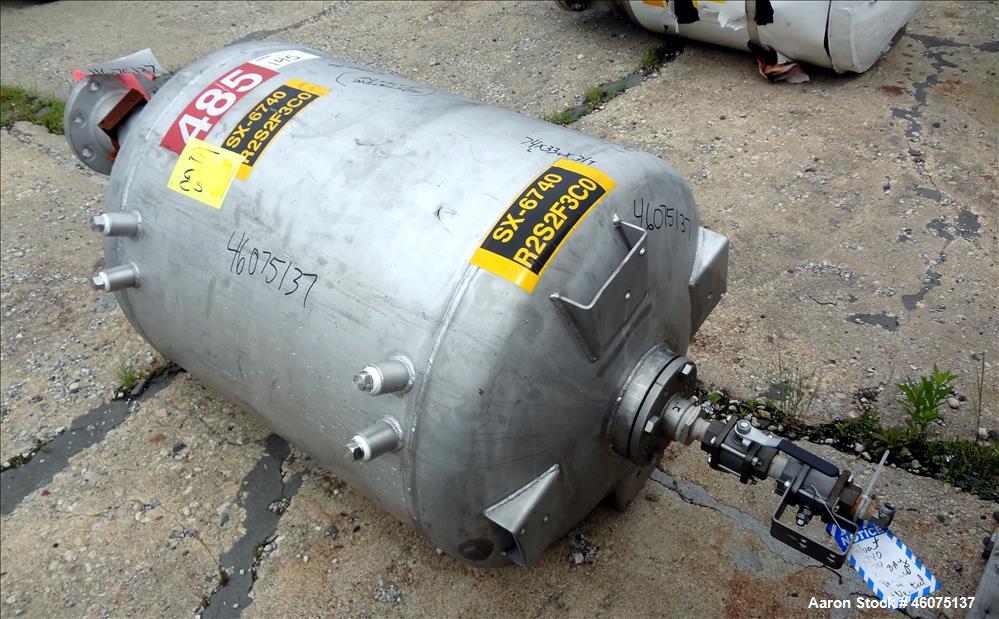 Used Tank, 100 Gallon, 304 Stainless Steel, Vertical. Approximate 30" diameter x 30" straight side, dished top and bottom. Off center top entering air operated Lightnin agitator, model XJAC-33, seria...