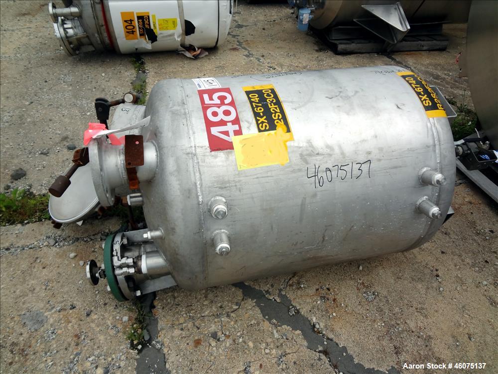 Used Tank, 100 Gallon, 304 Stainless Steel, Vertical. Approximate 30" diameter x 30" straight side, dished top and bottom. Off center top entering air operated Lightnin agitator, model XJAC-33, seria...