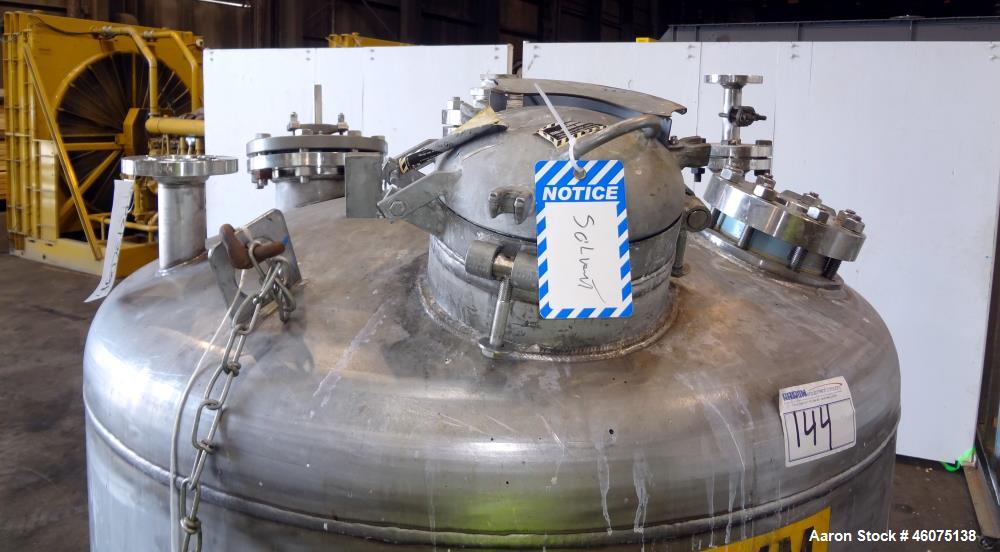 Used Tank, 325 Gallon, 316 Stainless Steel, Vertical. Approximate 48" diameter x 38" straight side, dished top & bottom. Off center top entering model EKXJC-65, serial# 93/B35821-01. 3 Blade turbine,...