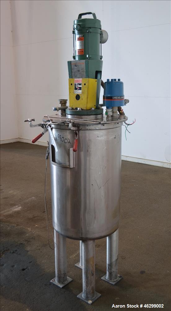Used Tank, Approximately 40 Gallons, 304 Stainless Steel, Vertical. 20" Diameter x 30" straight side. Bolt-on flat top with 1/4 hinged cover, dished bottom. Top entering Lightnin agitator model XJC-3...