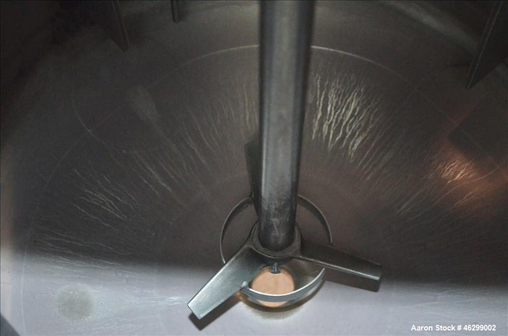 Used Tank, Approximately 40 Gallons, 304 Stainless Steel, Vertical. 20" Diameter x 30" straight side. Bolt-on flat top with 1/4 hinged cover, dished bottom. Top entering Lightnin agitator model XJC-3...
