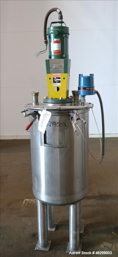 Used Tank, Approximately 40 Gallons, 304 Stainless Steel, Vertical. 20" Diameter x 30" straight side. Bolt-on flat top with 1/4 hinged cover, dished bottom. Top entering Lightnin agitator model XJC-3...