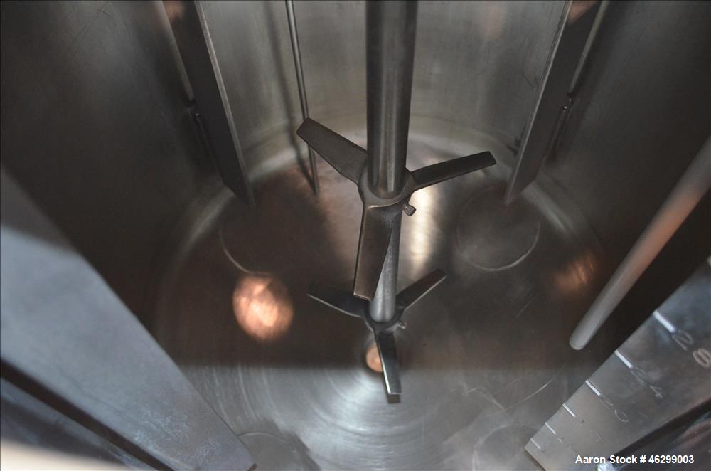 Used Tank, Approximately 40 Gallons, 304 Stainless Steel, Vertical. 20" Diameter x 30" straight side. Bolt-on flat top with 1/4 hinged cover, dished bottom. Top entering Lightnin agitator model XJC-3...