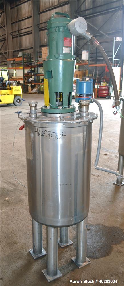Used Tank, Approximately 40 Gallons, 304 Stainless Steel, Vertical. 20" Diameter x 30" straight side. Bolt-on flat top with 1/4 hinged cover, dished bottom. Top entering Lightnin agitator model XJC-3...