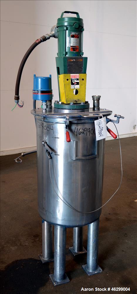 Used Tank, Approximately 40 Gallons, 304 Stainless Steel, Vertical. 20" Diameter x 30" straight side. Bolt-on flat top with 1/4 hinged cover, dished bottom. Top entering Lightnin agitator model XJC-3...