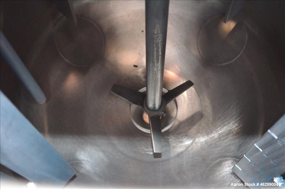 Used Tank, Approximately 40 Gallons, 304 Stainless Steel, Vertical. 20" Diameter x 30" straight side. Bolt-on flat top with 1/4 hinged cover, dished bottom. Top entering Lightnin agitator model XJC-3...