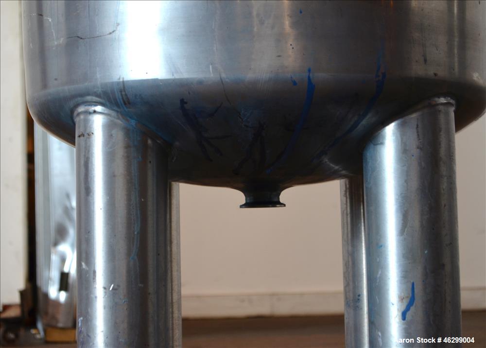 Used Tank, Approximately 40 Gallons, 304 Stainless Steel, Vertical. 20" Diameter x 30" straight side. Bolt-on flat top with 1/4 hinged cover, dished bottom. Top entering Lightnin agitator model XJC-3...