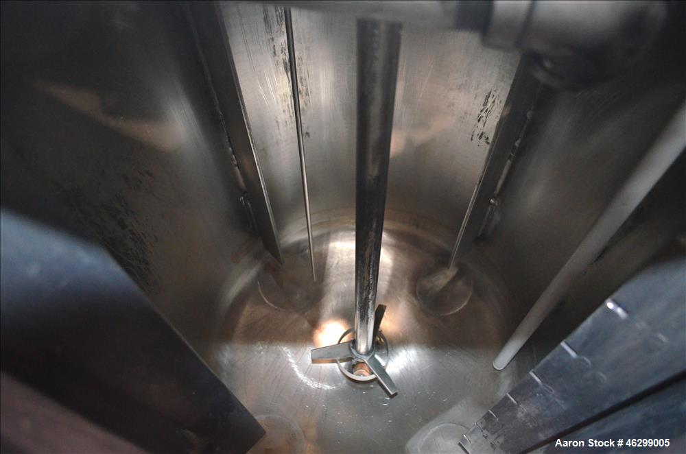 Used Tank, Approximately 40 Gallons, 304 Stainless Steel, Vertical. 20" Diameter x 30" straight side. Bolt-on flat top with 1/4 hinged cover, dished bottom. Top entering Lightnin agitator model XJC-3...
