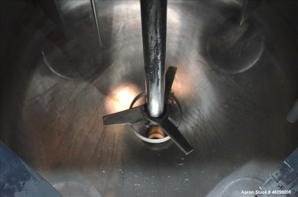 Used Tank, Approximately 40 Gallons, 304 Stainless Steel, Vertical. 20" Diameter x 30" straight side. Bolt-on flat top with 1/4 hinged cover, dished bottom. Top entering Lightnin agitator model XJC-3...