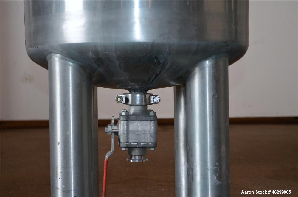 Used Tank, Approximately 40 Gallons, 304 Stainless Steel, Vertical. 20" Diameter x 30" straight side. Bolt-on flat top with 1/4 hinged cover, dished bottom. Top entering Lightnin agitator model XJC-3...