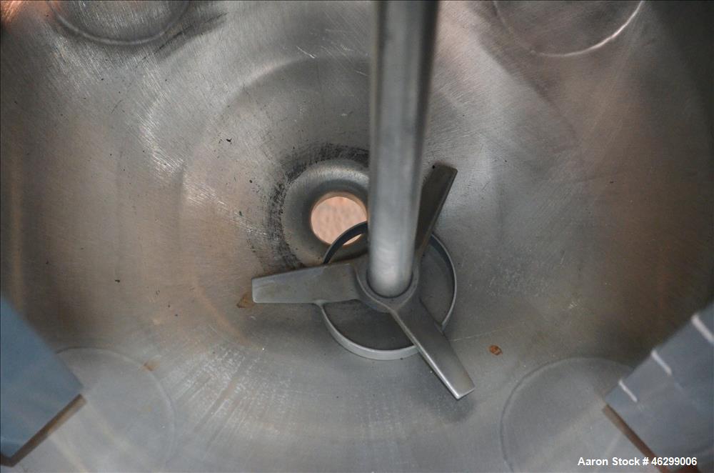 Used Tank, Approximately 40 Gallons, 304 Stainless Steel, Vertical. 20" Diameter x 30" straight side. Bolt-on flat top with 1/4 hinged cover, dished bottom. Top entering agitator (no motor), with 1" ...